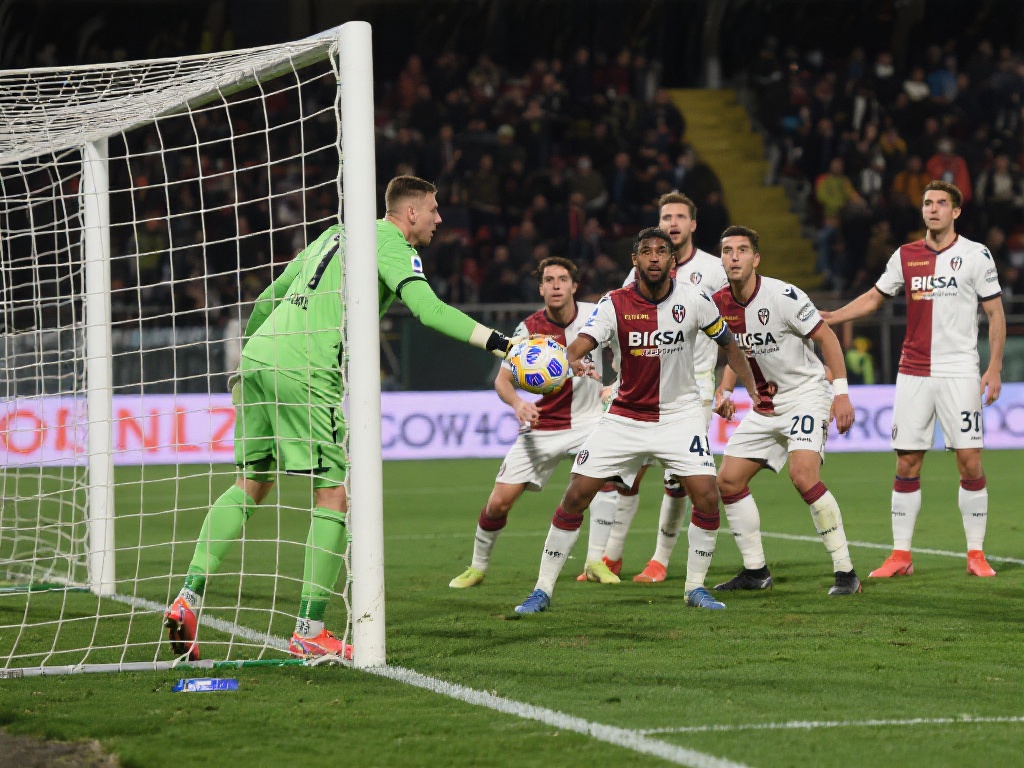 大因扎吉率比萨冲甲成功,时隔34年重返意甲 而球队的防守表现也是值得一提的:比萨在本